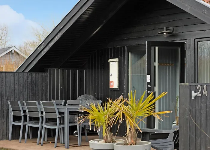 Three-bedroom In Sydals * Sarup